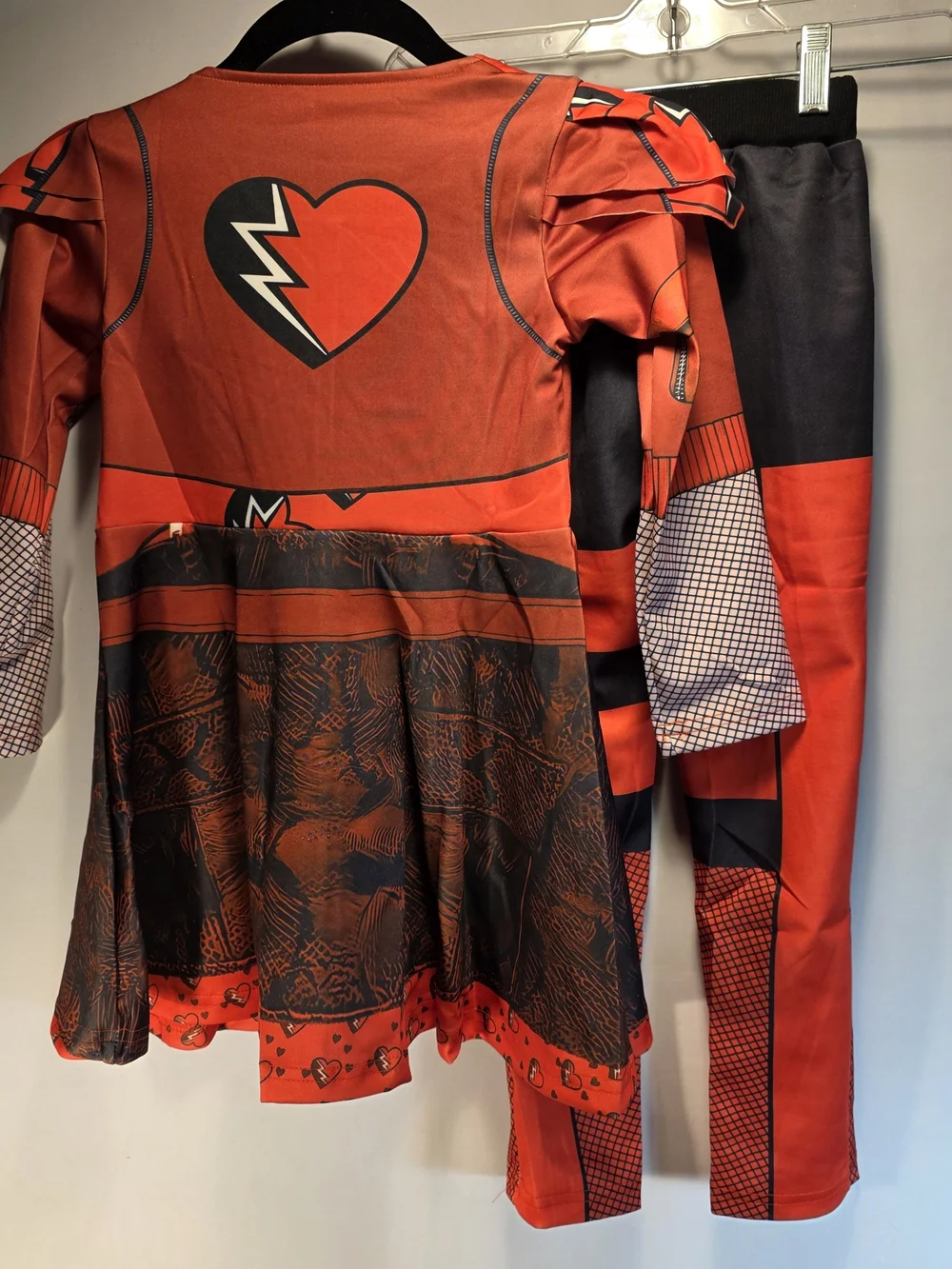 ​Disney Descendants 4 The Rise Of Red Costume Set w/ Wig & Gloves Girls Size 6/7